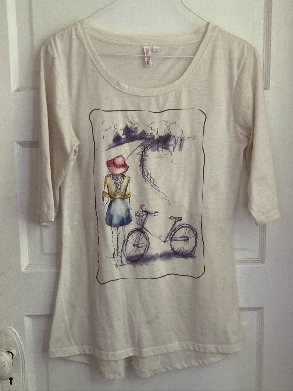 Vintage Scoop Neck Graphic Tee - Women's Large